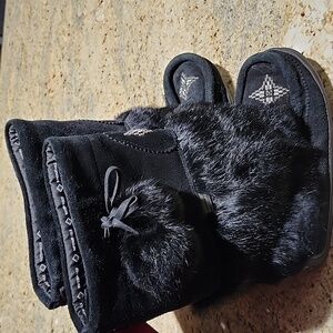 Manitobah Mukluks Beaded Suede (Ladies 9, Mens 7)